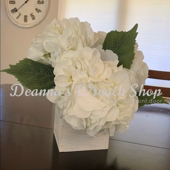 White Hydrangea Floral Centerpiece - Picture 4 of 4